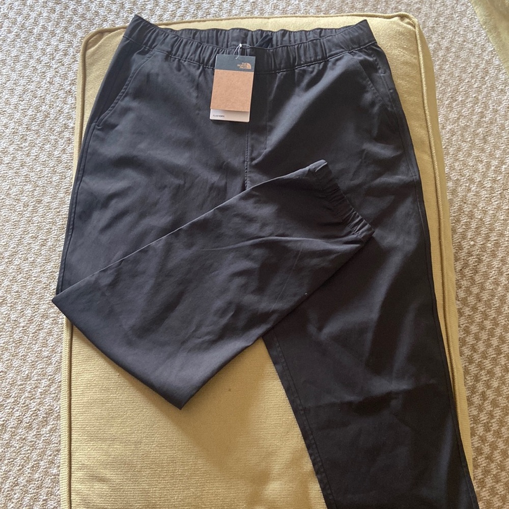 North Face Women’s Joggers new size large
